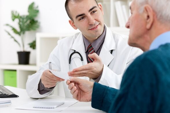 Going to the doctor due to discharge from pathology in men