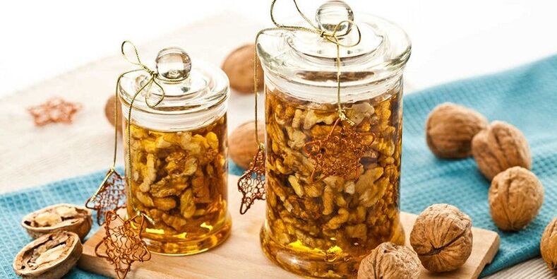 Nuts with honey - healthy food can increase male potency